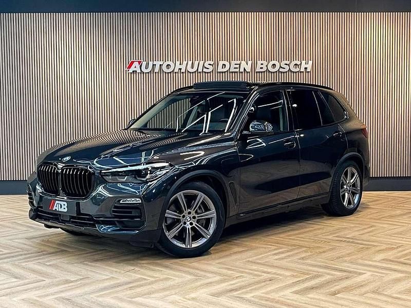 Grijs, metallic lak Gebruikt 2020 BMW X5 Executive SUV | € 44.880 - Afbeelding 1/4