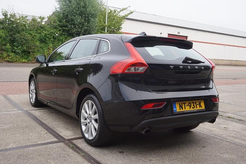 Occasion Volvo V40 Summum 150 PK (110 kW) 2016 Zwart Hatchback