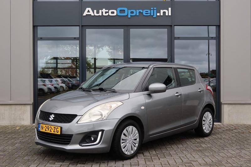 Grijs Gebruikt 2015 Suzuki Swift Hatchback | € 11.495 (Eerlijke prijs) - Afbeelding 1/4