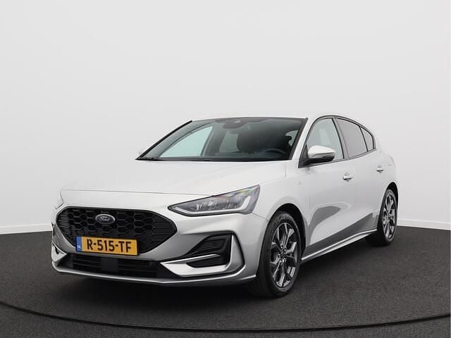 Grijs (metallic) Occasion 2022 Ford Focus ST-Line Hatchback | € 17.950 (Eerlijke prijs) - Afbeelding 1/4
