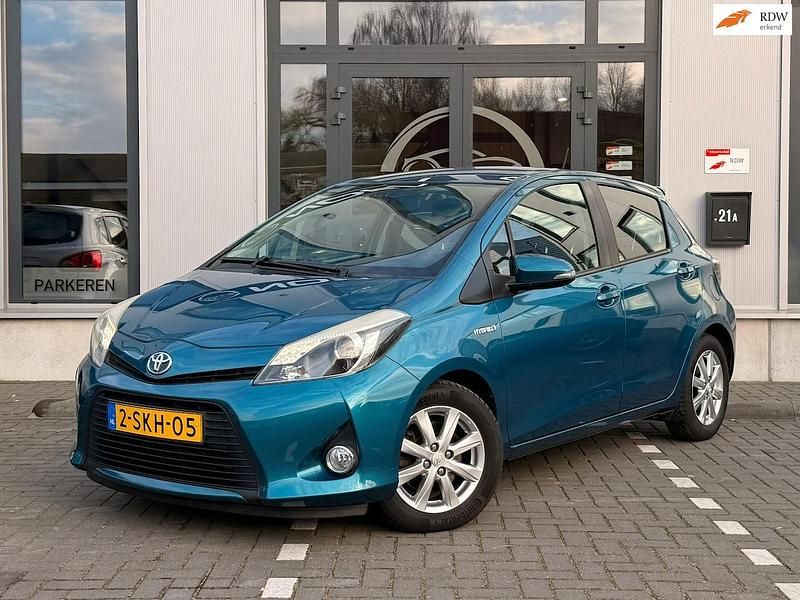 Blauw Occasion 2013 Toyota Yaris Hybrid Hatchback | € 8.499 (Eerlijke prijs) - Afbeelding 1/4