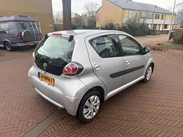 Occasion Toyota Aygo 68 PK (50 kW) 2009 Grijs Hatchback