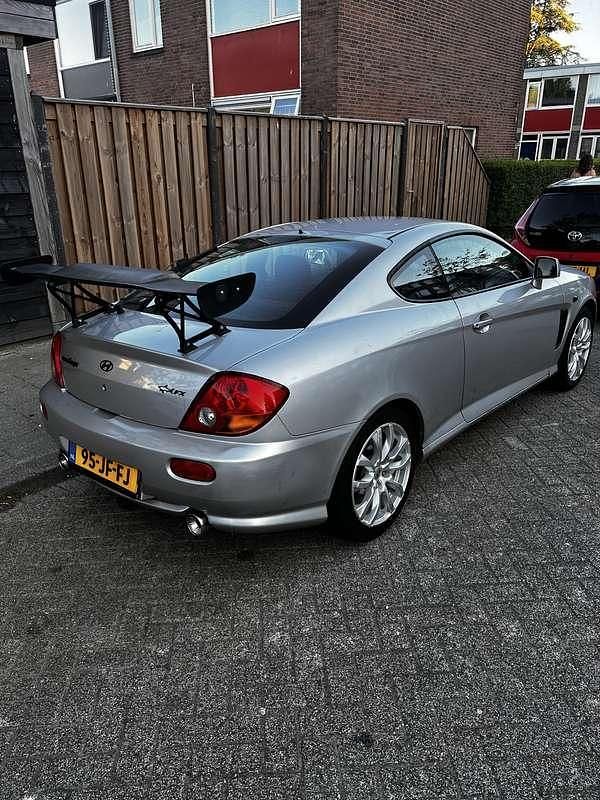 Grijs Gebruikt 2002 Hyundai Coupé Coupé | € 1.500 - Afbeelding 1/3