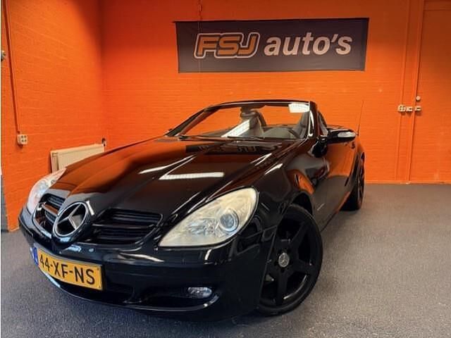Zwart (metallic) Occasion 2004 Mercedes SLK200 Cabriolet | € 5.750 (Goede deal) - Afbeelding 1/4