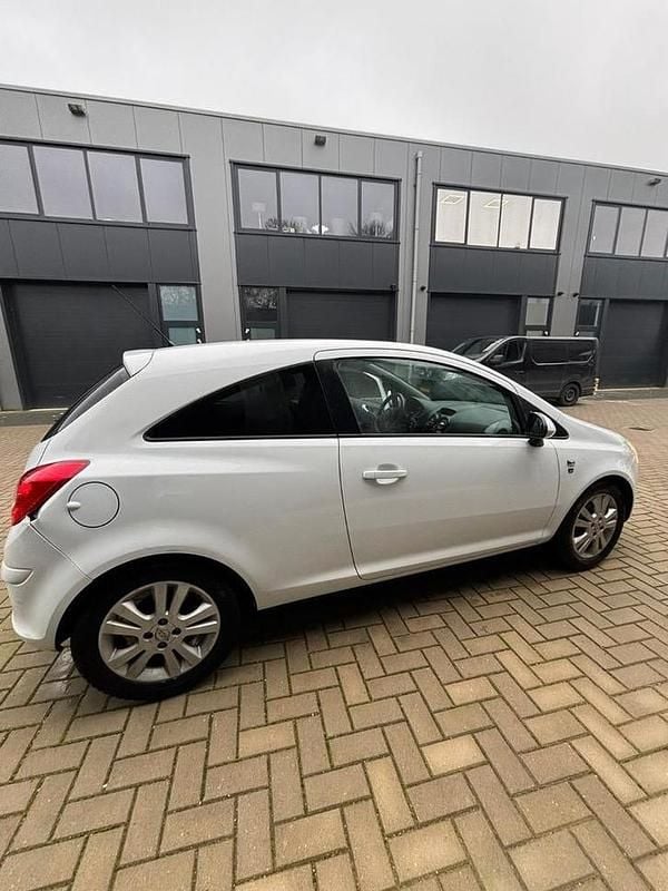 Occasion Opel Corsa Color Edition 86 PK (63 kW) 2011 Wit Hatchback