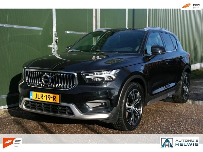 Zwart Gebruikt 2021 Volvo XC40 Inscription SUV | € 24.950 (Goede deal) - Afbeelding 1/4