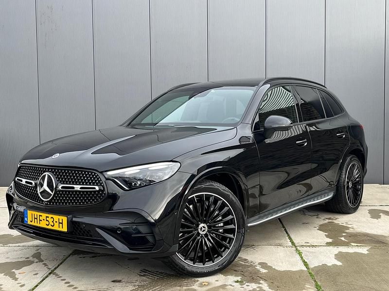Zwart Gebruikt 2023 Mercedes GLC400d AMG line SUV | € 64.895 (Eerlijke prijs) - Afbeelding 1/4