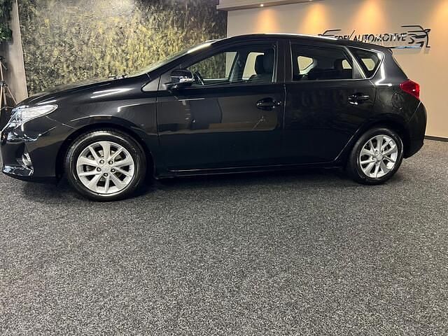 Occasion Toyota Auris 99 PK (72 kW) 2014 Zwart Hatchback