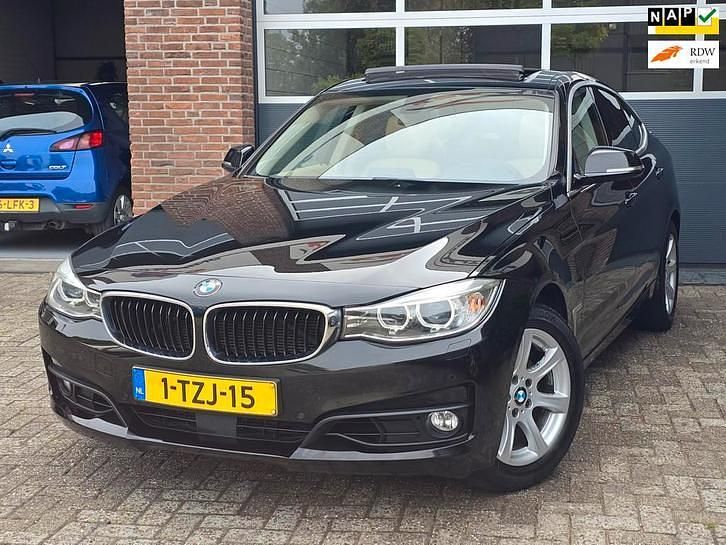 Zwart Occasion 2014 BMW 320 Gran Turismo Executive Hatchback | € 13.995 (Eerlijke prijs) - Afbeelding 1/4
