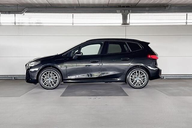 Occasion BMW 225 Active Tourer Luxury Line 245 PK (180 kW) 2025 Zwart MPV