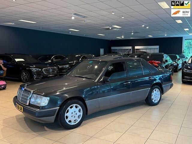 Zwart Gebruikt 1992 Mercedes 200 Sedan | € 7.950 - Afbeelding 1/4