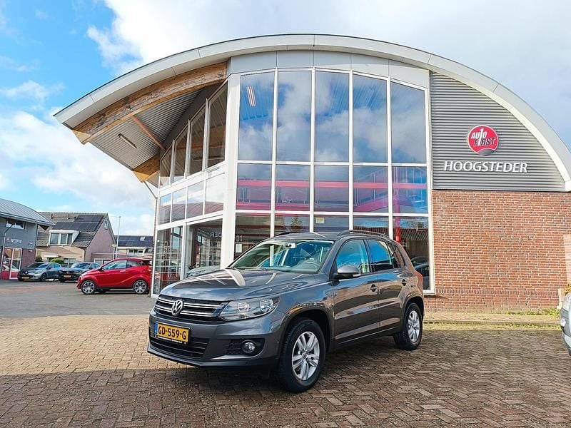 Grijs Occasion 2015 VW Tiguan Comfortline SUV | € 9.445 (Super prijs) - Afbeelding 1/4