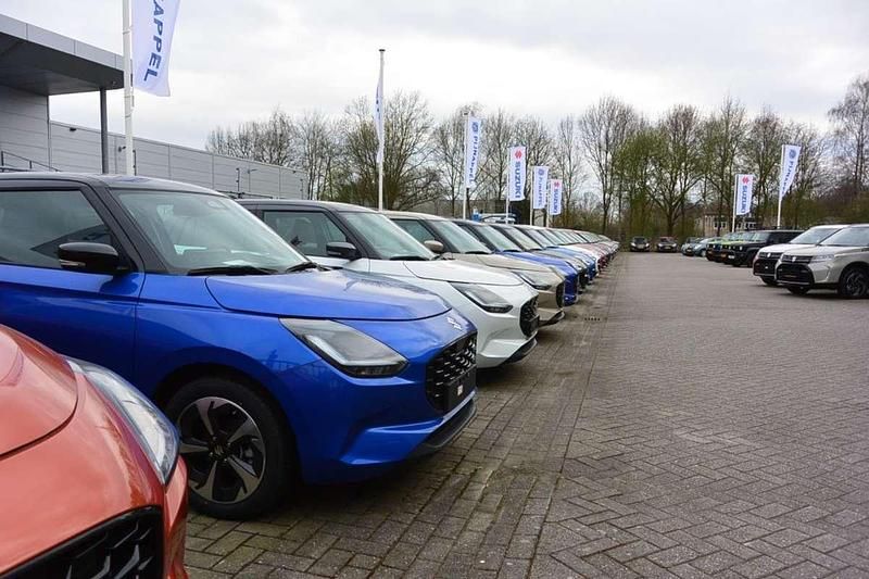 Zwart, metallic lak Gebruikt 2015 Suzuki Swift Exclusive Hatchback | € 9.950 (Eerlijke prijs) - Afbeelding 1/3