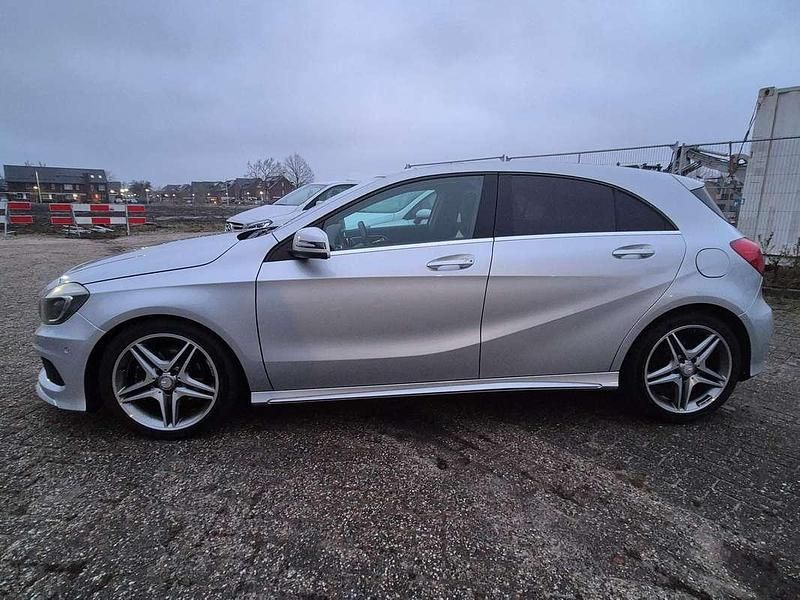 Zilver Gebruikt 2013 Mercedes A180 AMG line Stationwagen | € 13.000 (Goede deal) - Afbeelding 1/4