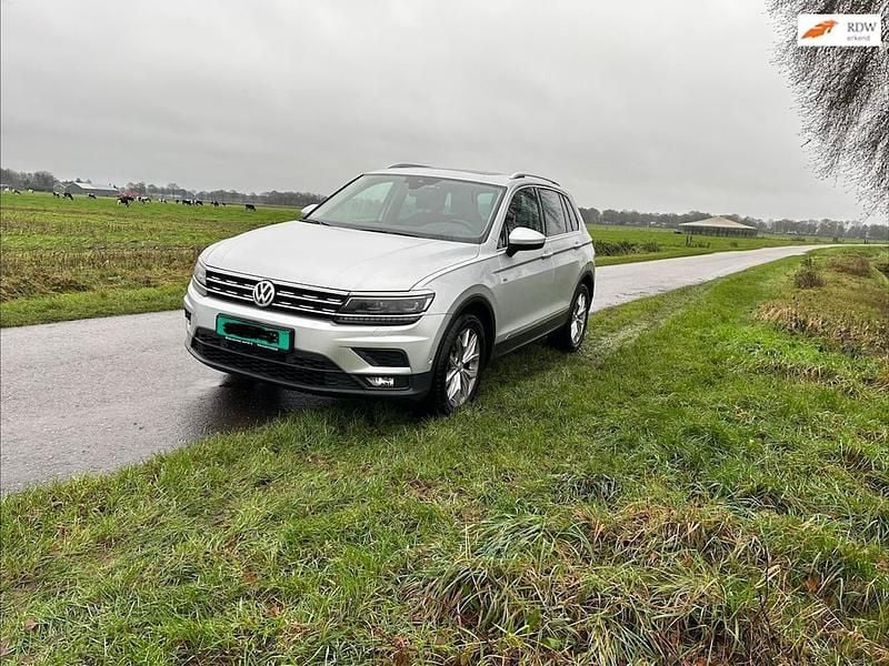 Grijs Gebruikt 2018 VW Tiguan Comfortline SUV | € 19.850 (Eerlijke prijs) - Afbeelding 1/4
