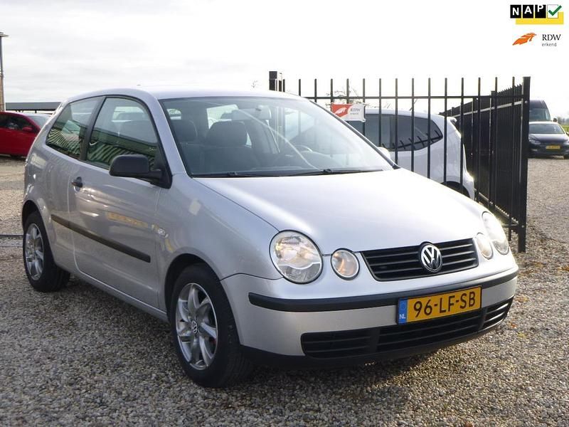 Grijs Gebruikt 2002 VW Polo Hatchback | € 1.750 (Eerlijke prijs) - Afbeelding 1/4