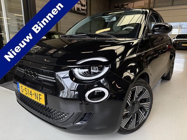 Zwart Occasion 2023 Fiat 500e La Prima Hatchback | € 22.450 (Iets duurder) - Afbeelding 1/4