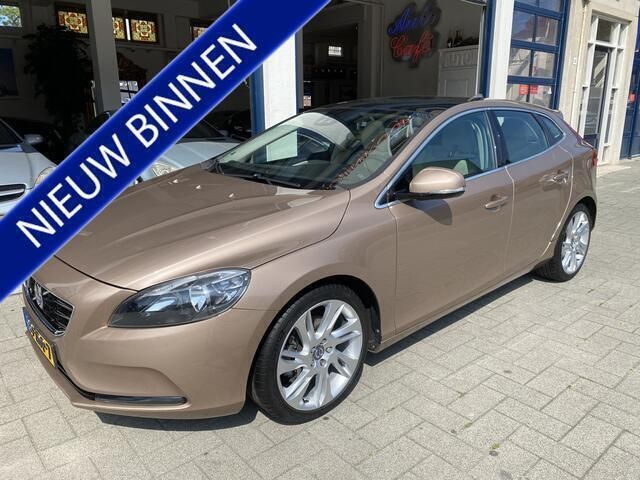 Bruin Gebruikt 2012 Volvo V40 Momentum Stationwagen | € 11.950 (Eerlijke prijs) - Afbeelding 1/4