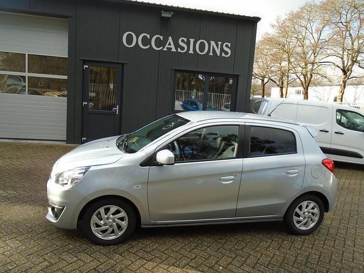 Grijs (metallic) Occasion 2017 Mitsubishi Space Star Hatchback | € 11.995 (Iets duurder) - Afbeelding 1/4