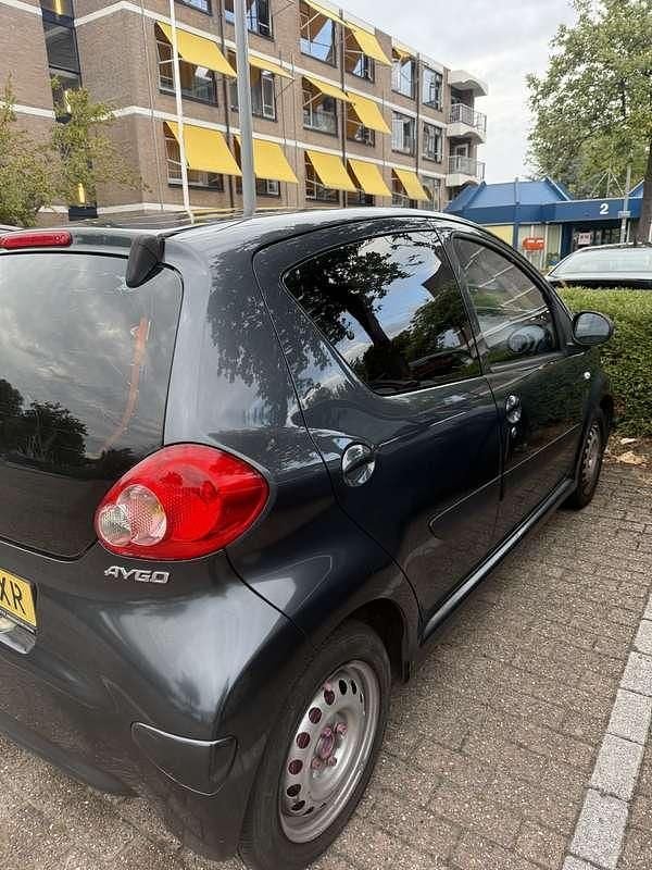 Occasion Toyota Aygo 68 PK (50 kW) 2006 Grijs Hatchback