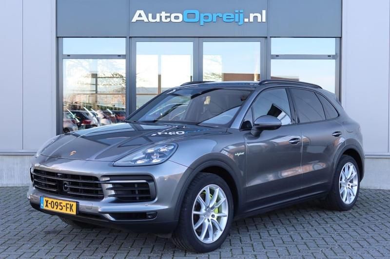 Grijs Occasion 2021 Porsche Cayenne Platinum Edition SUV | € 68.945 (Super prijs) - Afbeelding 1/4
