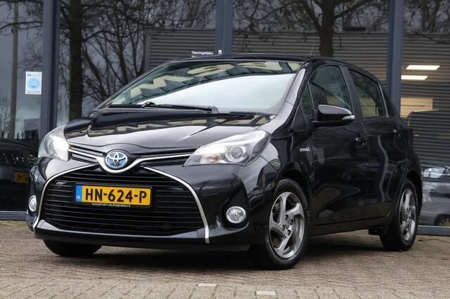 Zwart Gebruikt 2015 Toyota Yaris Hatchback | € 10.345 (Goede deal) - Afbeelding 1/4