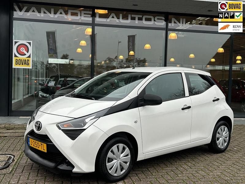 Wit Gebruikt 2020 Toyota Aygo Hatchback | € 11.249 (Eerlijke prijs) - Afbeelding 1/4