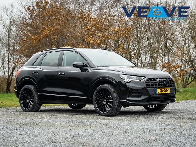Zwart Gebruikt 2022 Audi Q3 Advanced SUV | € 33.500 (Goede deal) - Afbeelding 1/4