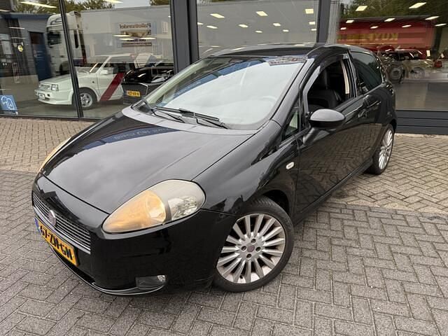 Zwart Gebruikt 2008 Fiat Grande Punto Sport Hatchback | € 1.950 (Eerlijke prijs) - Afbeelding 1/4