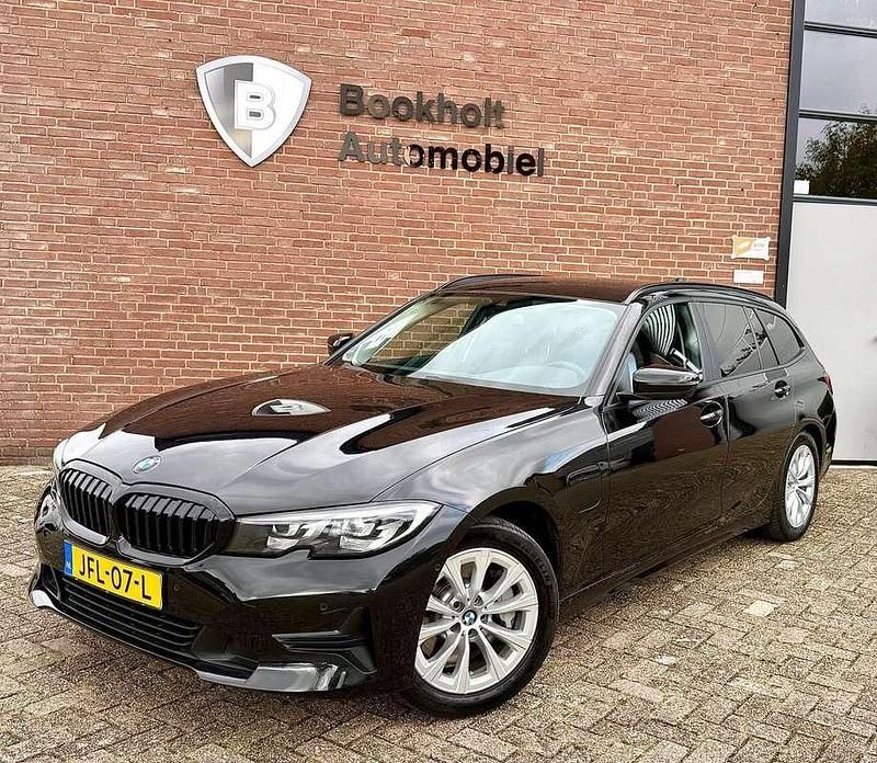 Zwart Gebruikt 2021 BMW 330e Stationwagen | € 23.950 (Super prijs) - Afbeelding 1/4