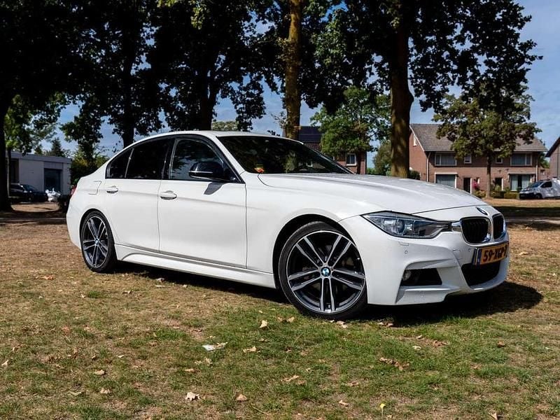 Wit Gebruikt 2012 BMW 328 Sport Line Sedan | € 11.500 (Eerlijke prijs) - Afbeelding 1/4