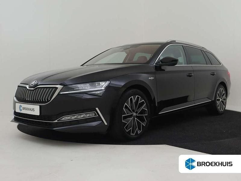 Zwart Gebruikt 2022 Skoda Superb LAURIN & KLEMENT Stationwagen | € 30.400 (Iets duurder) - Afbeelding 1/4