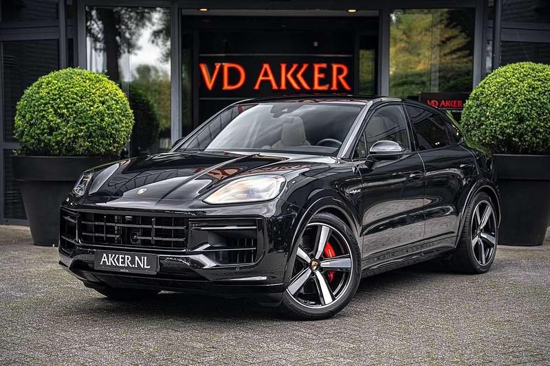 Zwart Gebruikt 2024 Porsche Cayenne SUV | € 139.880 - Afbeelding 1/4