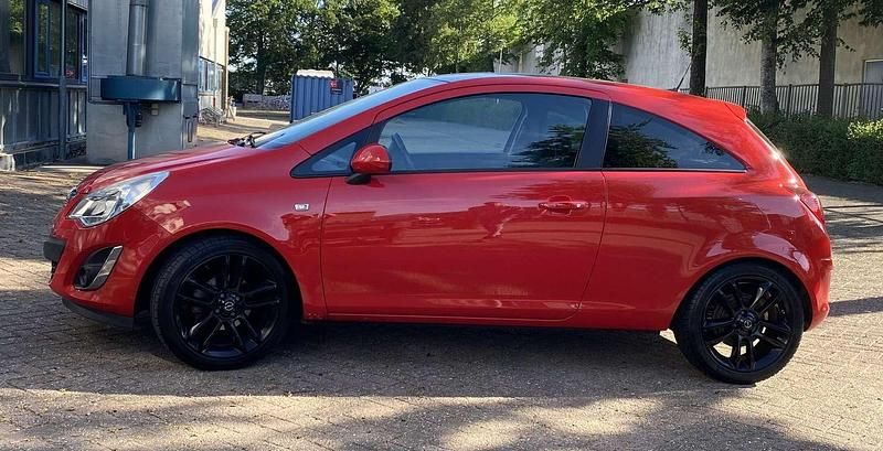 Rood Gebruikt 2012 Opel Corsa MPV | € 1.000 (Super prijs) - Afbeelding 1/1