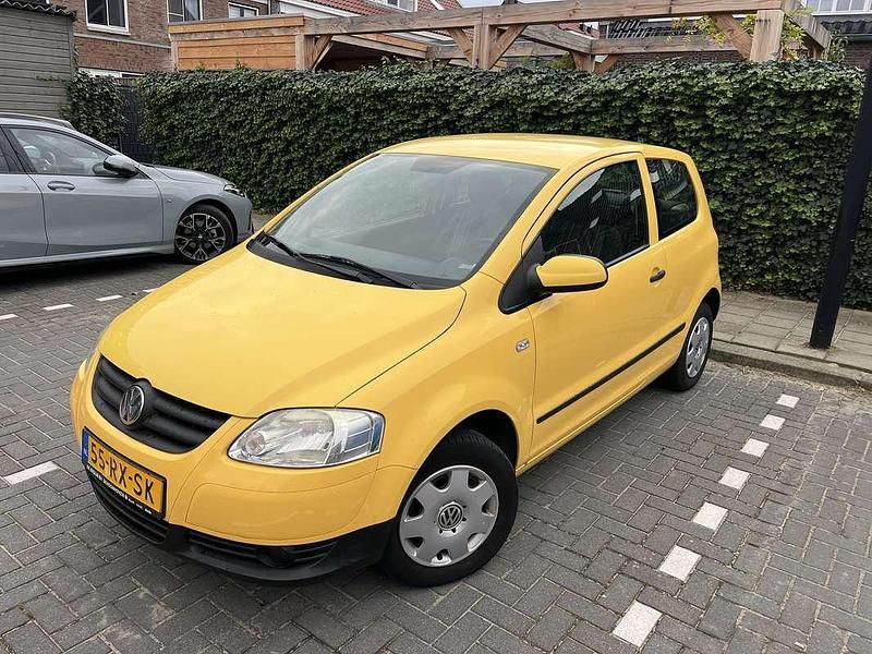 Geel Gebruikt 2005 VW Fox Trendline Hatchback | € 1.250 (Goede deal) - Afbeelding 1/4