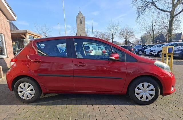 Occasion Toyota Yaris 69 PK (50 kW) 2013 Rood Hatchback