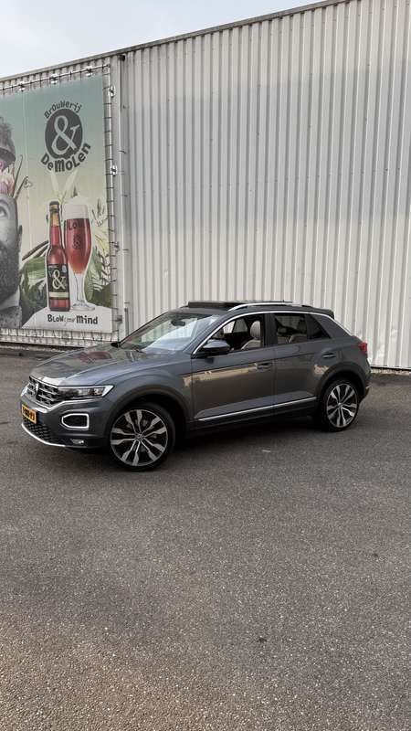 Grijs Gebruikt 2018 VW T-Roc SUV | € 22.995 (Goede deal) - Afbeelding 1/4