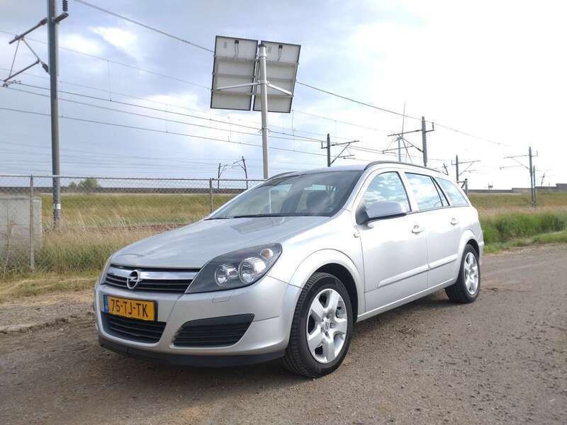 Grijs, metallic lak Gebruikt 2006 Opel Astra Cosmo Stationwagen | € 2.250 - Afbeelding 1/4