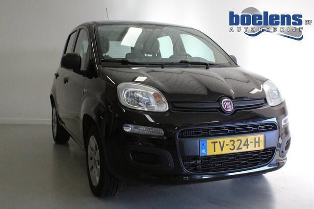 Zwart (metallic) Gebruikt 2018 Fiat Panda Pop Star Hatchback | € 8.243 (Eerlijke prijs) - Afbeelding 1/4