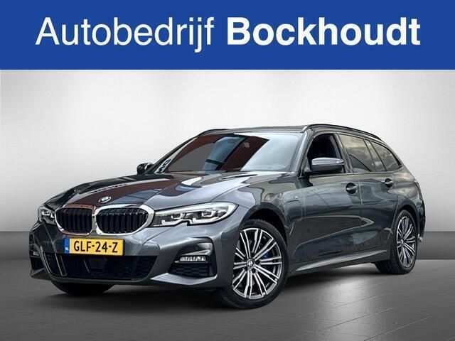Grijs Gebruikt 2021 BMW 330 Executive Stationwagen | € 35.900 (Eerlijke prijs) - Afbeelding 1/4