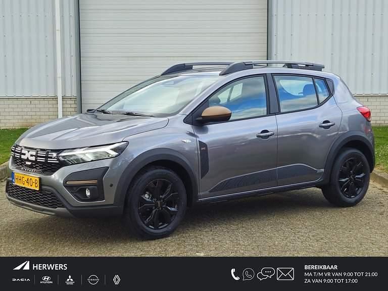 Grijs Occasion 2025 Dacia Sandero Stepway Hatchback | € 24.845 - Afbeelding 1/4