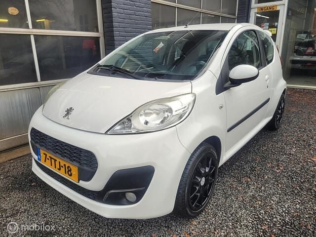 Wit Gebruikt 2012 Peugeot 107 Active Hatchback | € 3.450 (Eerlijke prijs) - Afbeelding 1/4