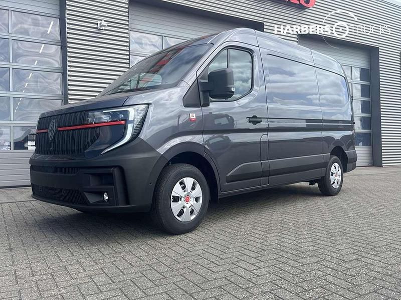 Grijs Nieuw 2025 Renault Master Luxe Van | € 55.021 - Afbeelding 1/4