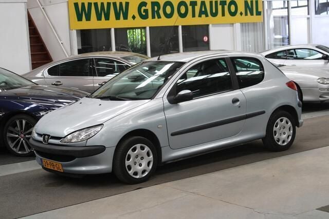 Grijs Gebruikt 2004 Peugeot 206 Hatchback | € 744 (Goede deal) - Afbeelding 1/4