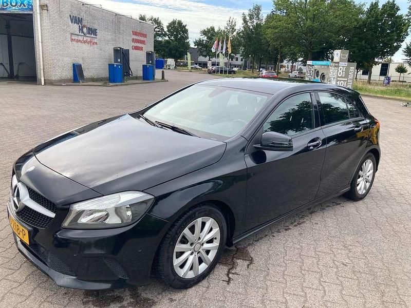 Zwart Gebruikt 2016 Mercedes A180 Ambition Hatchback | € 9.250 (Super prijs) - Afbeelding 1/4