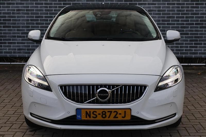 Occasion Volvo V40 2017 Wit Hatchback