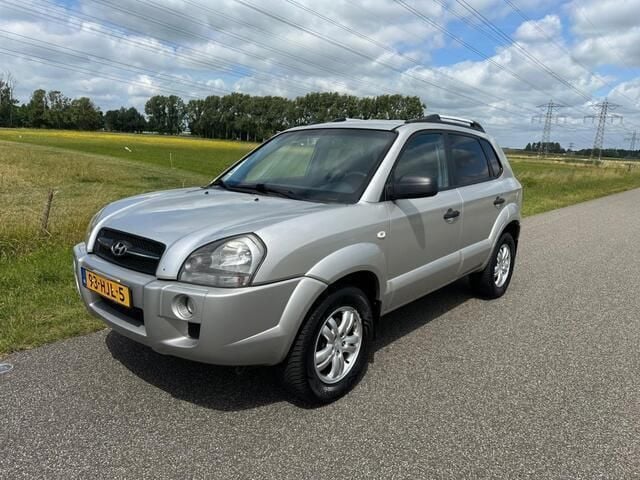 Grijs Gebruikt 2008 Hyundai Tucson SUV | € 2.149 (Eerlijke prijs) - Afbeelding 1/4