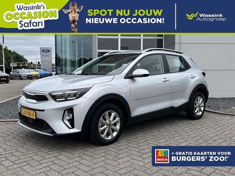Grijs Gebruikt 2024 Kia Stonic SUV | € 22.900 (Eerlijke prijs) - Afbeelding 1/3