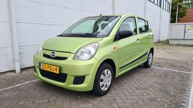Groen Gebruikt 2011 Daihatsu Cuore Hatchback | € 1.650 (Eerlijke prijs) - Afbeelding 1/4