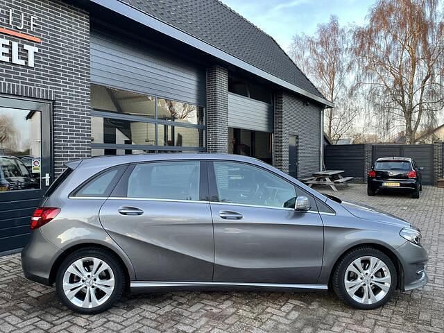 Occasion Mercedes B180 Ambition 122 PK (89 kW) 2015 Grijs (metallic) MPV
